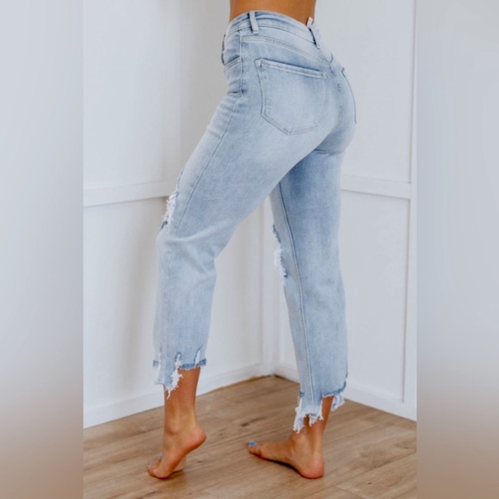 Risen Light Wash High Waisted Cropped Straight Leg Jeans NWT - Picture 2 of 6